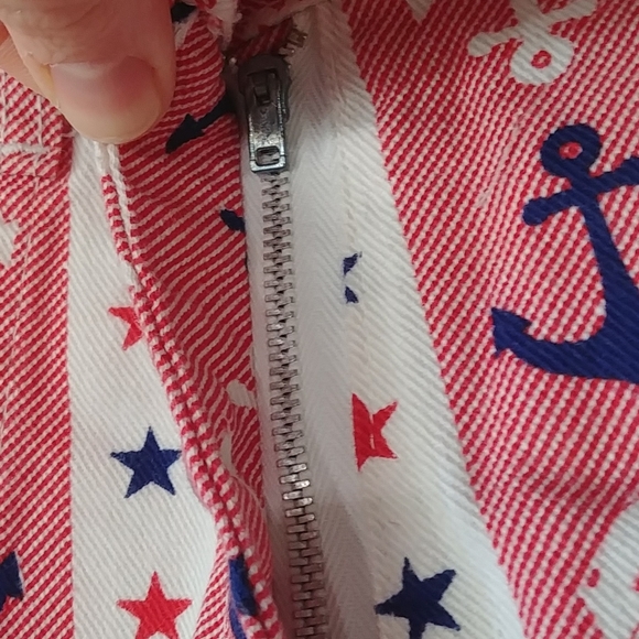 Little Miss Holly Anchor Shorts - Picture 5 of 10
